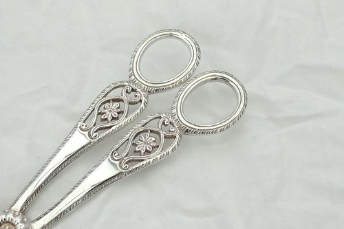 RARE PAIR OF QUEEN ELIZABETH II HM STERLING SILVER GRAPE SCISSORS - Picture 6 of 12