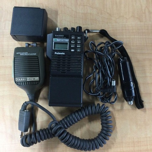 śmieciowy nadajnik-odbiornik YAESU FT-23 2M FM z mikrofonem MH-12