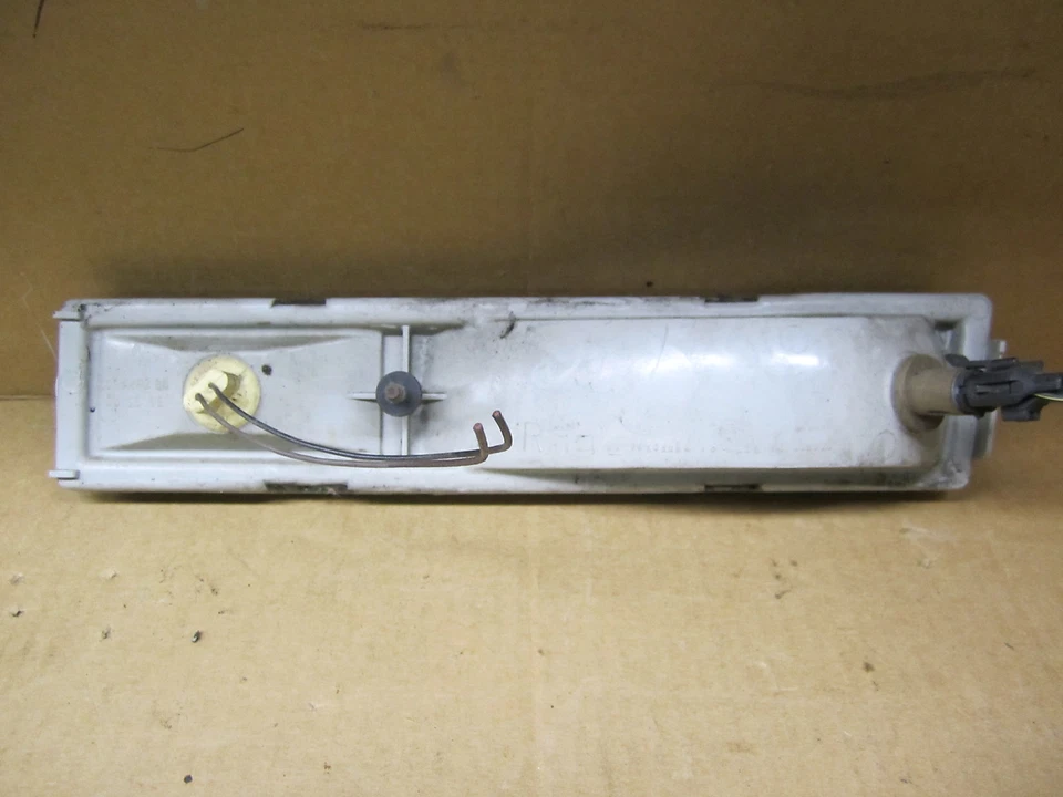 CADILLAC ELDORADO 86-91 SEVILLE 86-91 CORNERING LIGHT MARKER LIGHT PASSENGER - Image 2 of 3