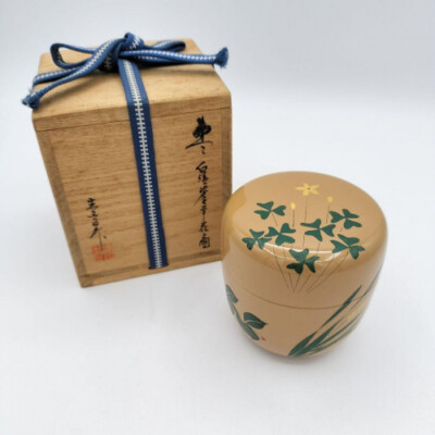 914 Natsume Large Natsume White Lacquer Gold Flower Design Front Shigeo Tea Cere