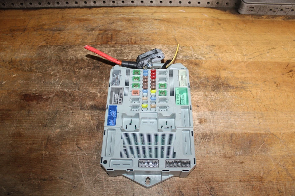 2013-2015 JAGUAR XF задний багажник кабины предохранитель реле коробка соединения OEM DX23-14D628-AG - Изображение 2 из 4