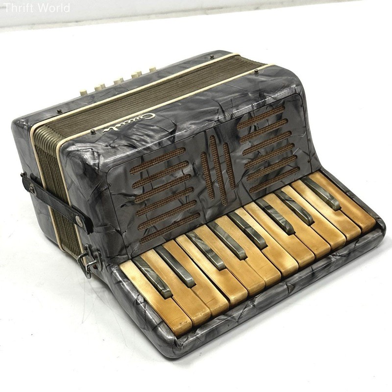 Cucciolo Vintage 17-Key 8-Bass Piano Accordion Grey Pearloid Student Model