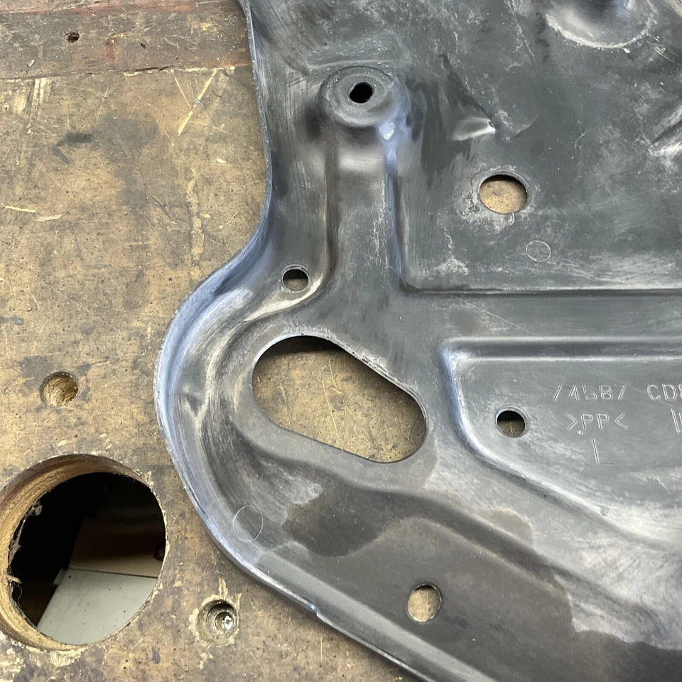 03-08 Nissan 350z Infiniti G35 protetor contra respingos traseiro esquerdo piso 74587-CD800 - Imagem 4 de 4