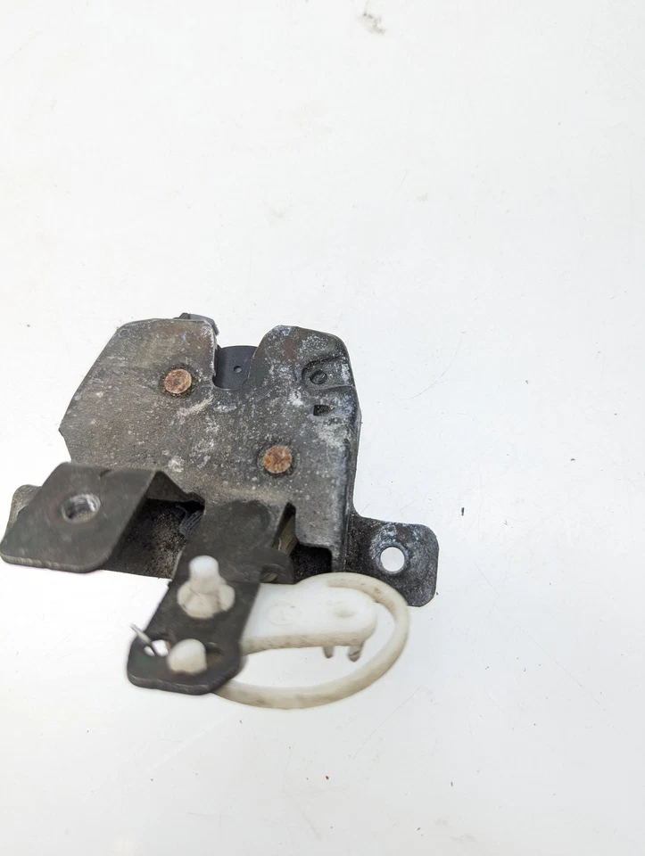 Actuador de cierre de maletero BMW 318ti E36 1992-1999 hatchback Foto 4 de 4