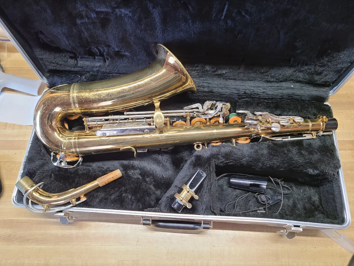 Bundy II The Selmer Company USA Eb Student Alto Saxophons