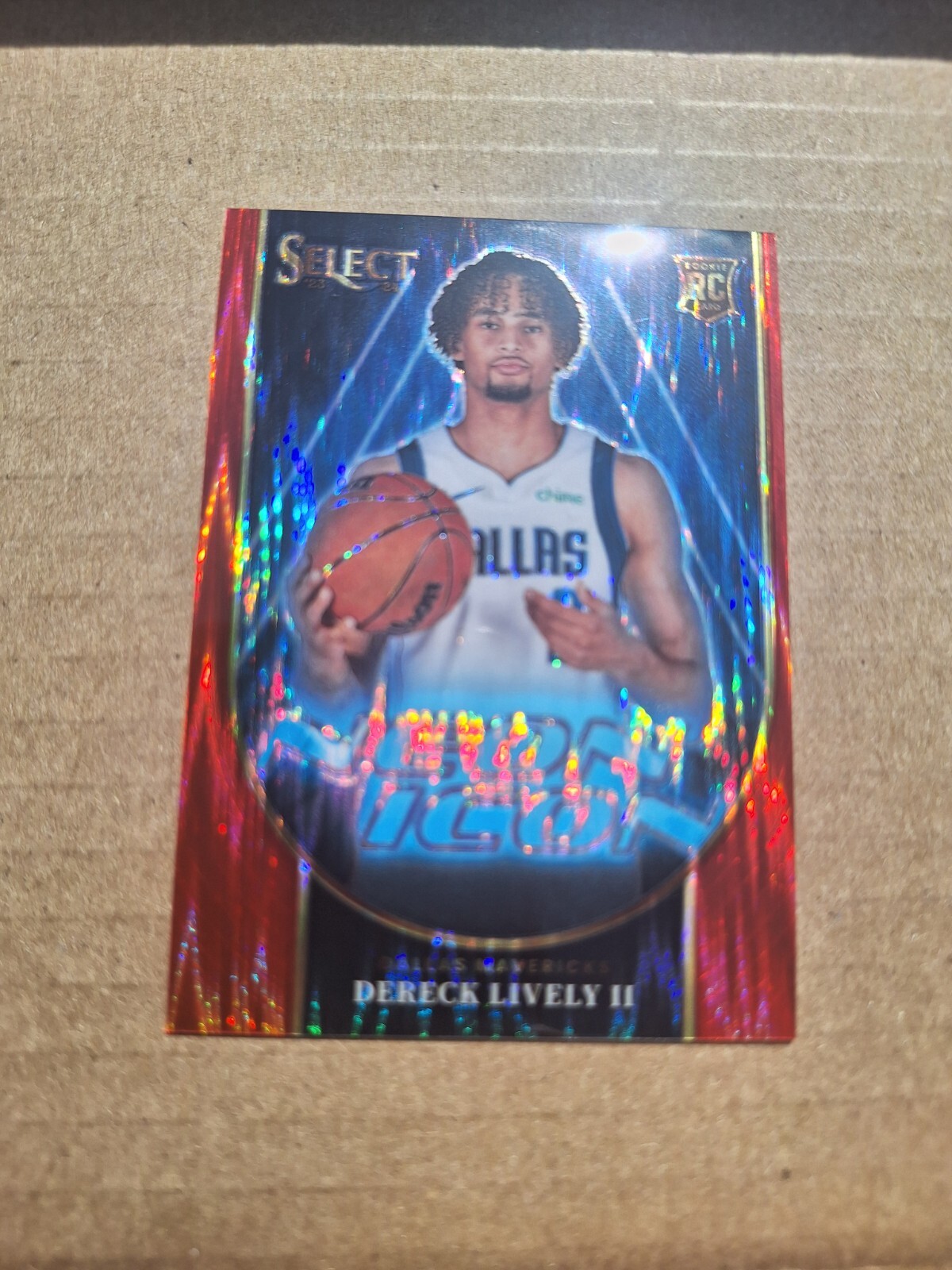 Dereck Lively II 2023-24 Select Pink Cracked Ice Neon Icon 41/99 RC Mavericks
