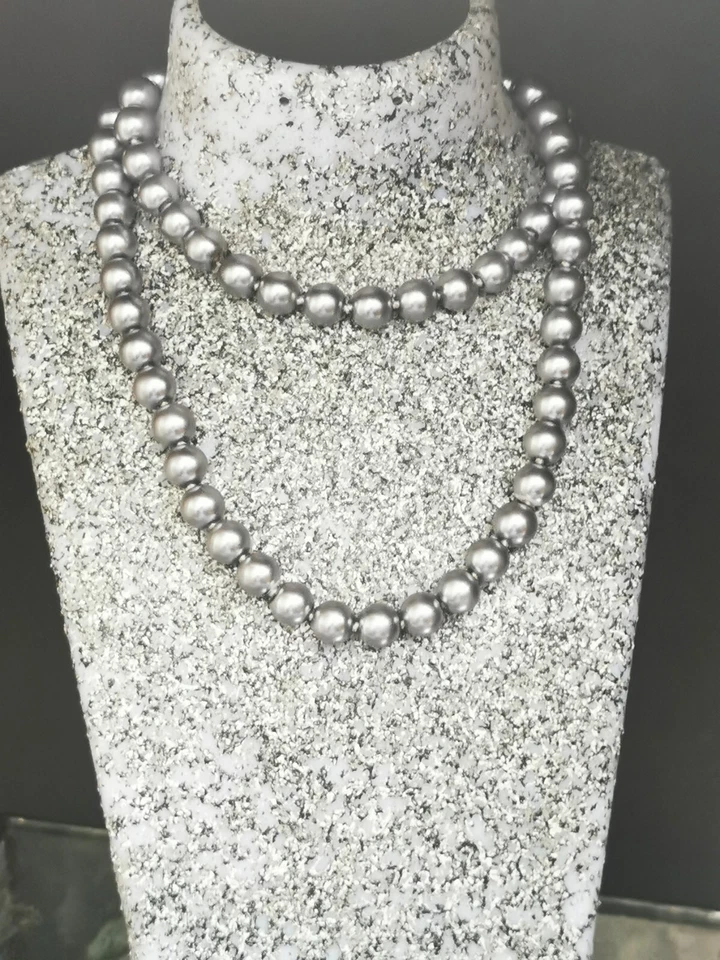 Perlenkette Muschelkern silbergrau ca 115 (!) cm lang 90er zeitloser Klassiker - Bild 3 von 4