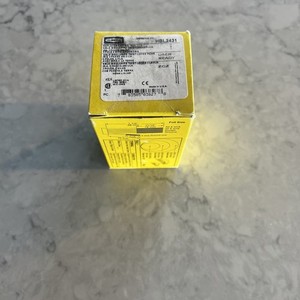 Hubbell HBL2431 Twist Lock New