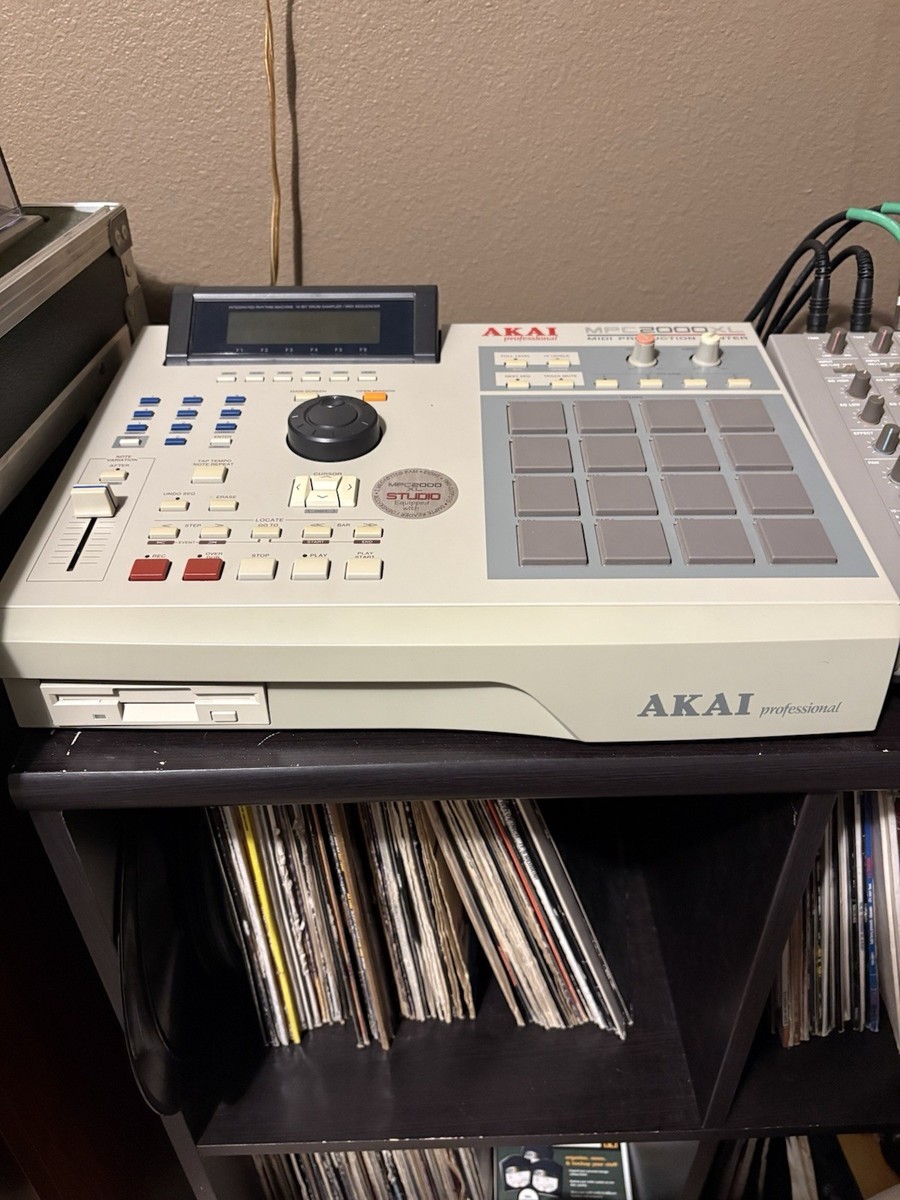 AKAI MPC2000XL サンプラー AKAI MPC2000XL サンプラー 【公式通販】
