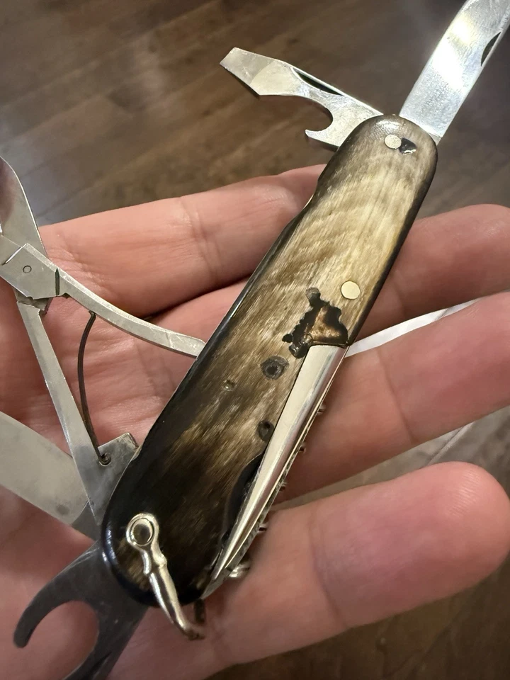 De colección Victorinox President Army Suisse en cuerno / Remaches expuestos / Fianza / 91 mm Foto 2 de 4