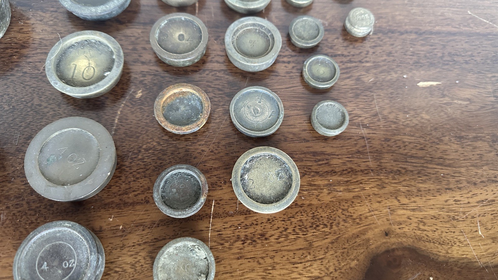 26 VINTAGE & ANTIQUE BRASS VARIOUS STACKING  WEIGHTS  4lb- 1lb 4oz-2oz-1oz 1/2oz