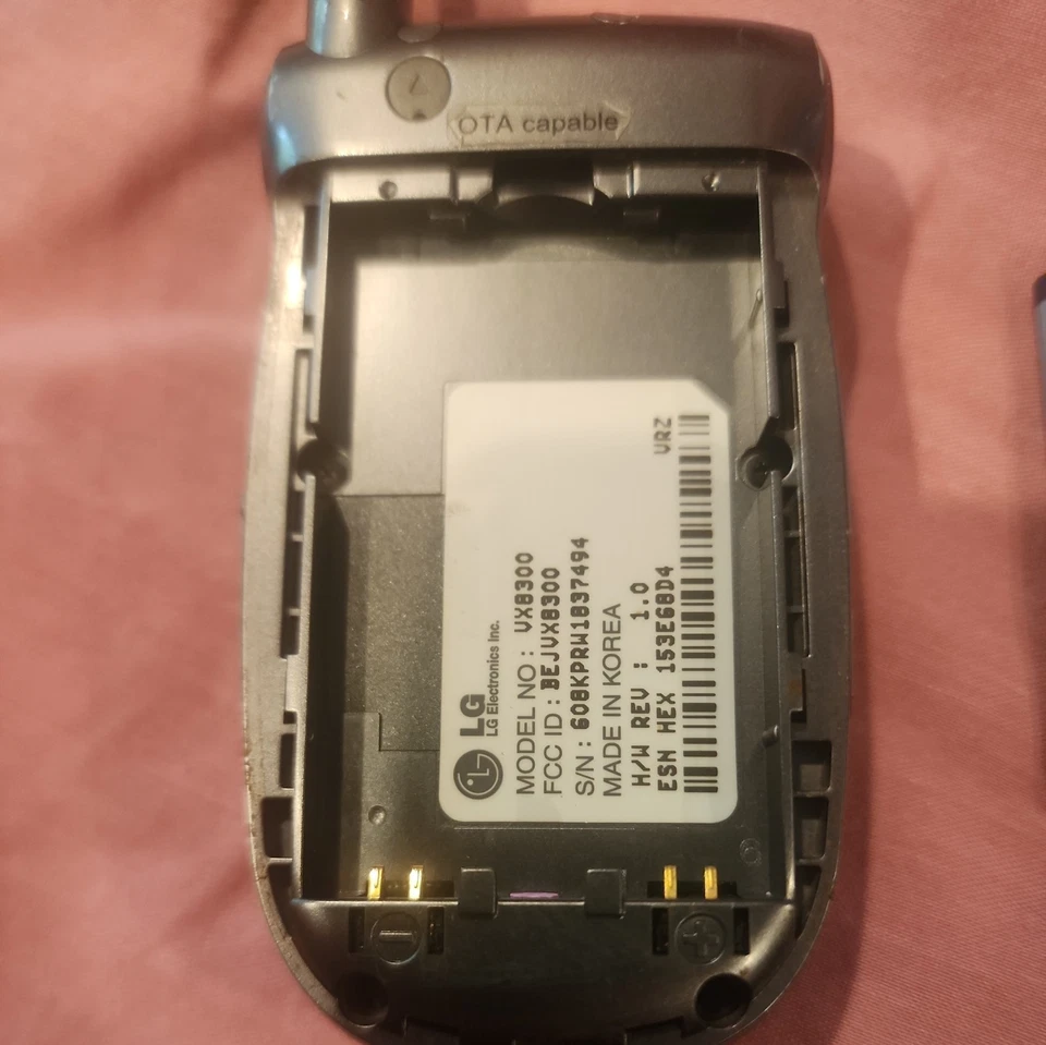 Teléfono plegable LG VX3800 Foto 3 de 3