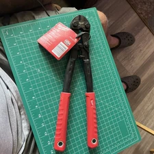 Milwaukee Tool 48-22-4014 14 In. Bolt Cutter