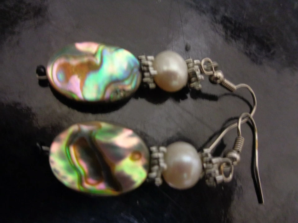 VINTAGE 90'S CULTURED PEARL  & Natural Abalone Shell  Set Pierced DROP Earrings  - image 4 of 4