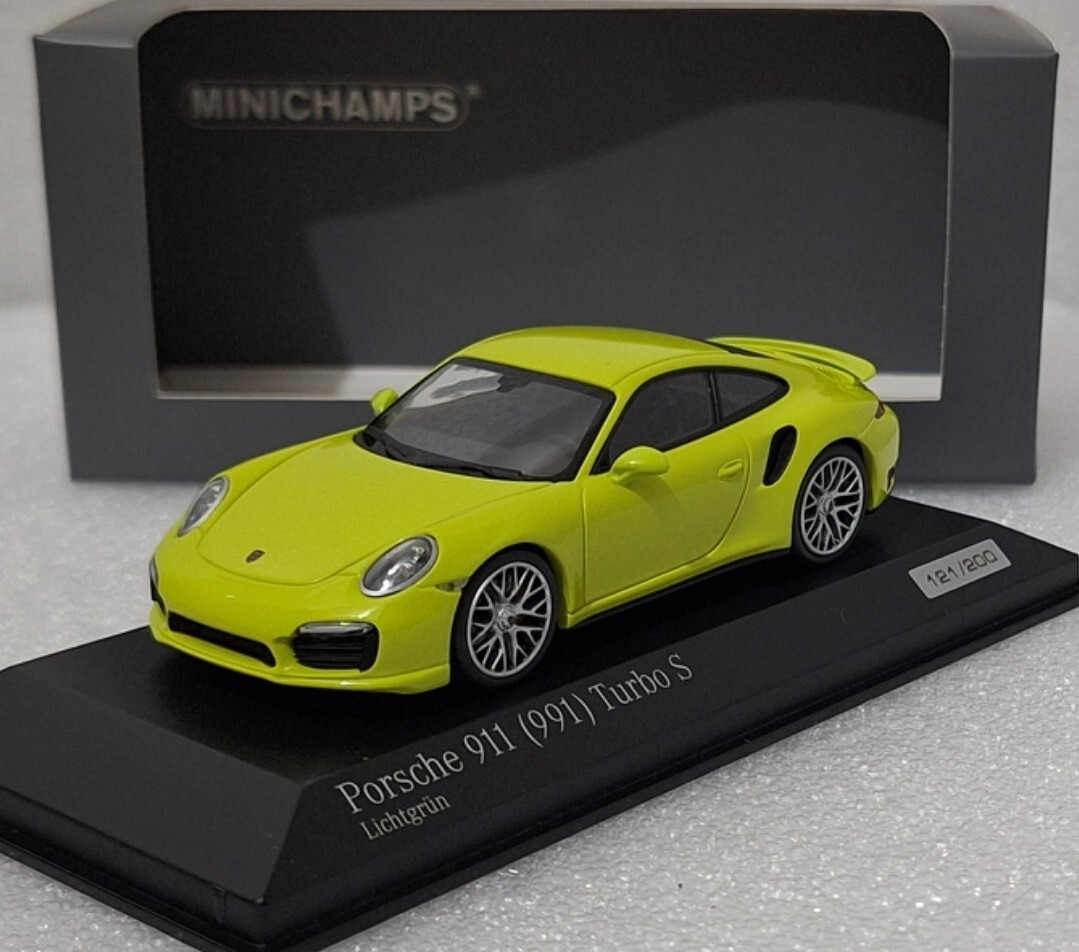 9) Porsche 911 (991) Turbo S Lemon Green 1:43 Minichamps 1 of 200