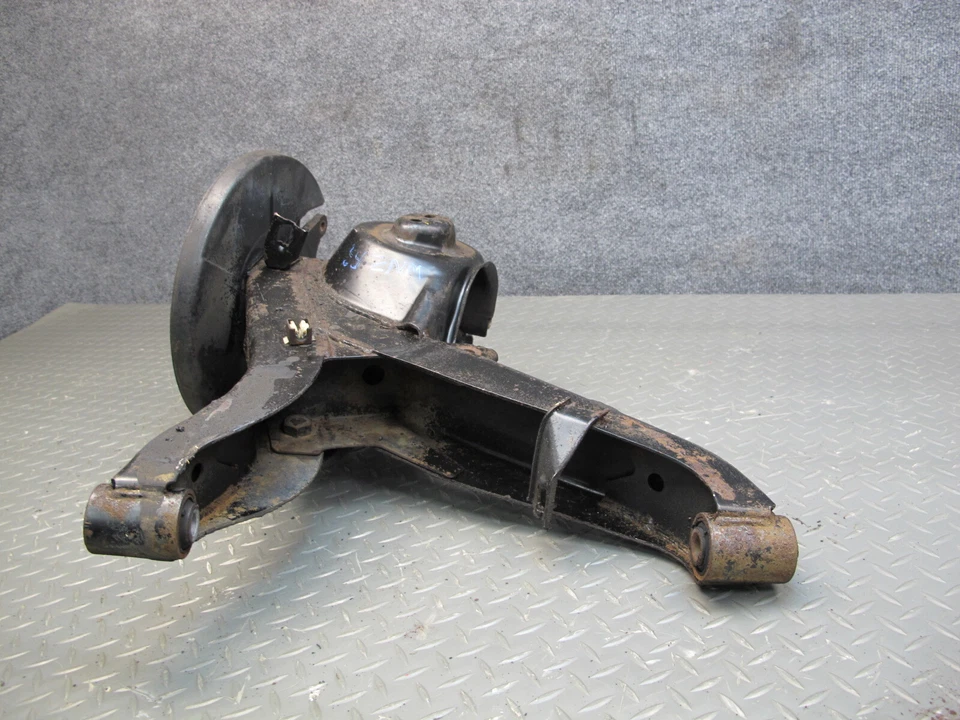 🥇84-85 NISSAN Z31 300ZX BRAZO TRASERO DERECHO HUSILLO NUDILLO RUEDA BUJE OEM Foto 4 de 4