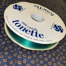 Green Ribbon Full Roll Gift Wrapping Ribbon 1 1/4” x 200 yards NOS Christmas