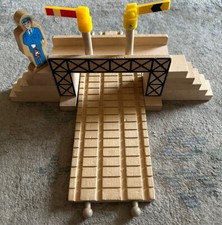 1996 Authentic Learning Curve Wooden Thomas Train Pedestrian Bridge