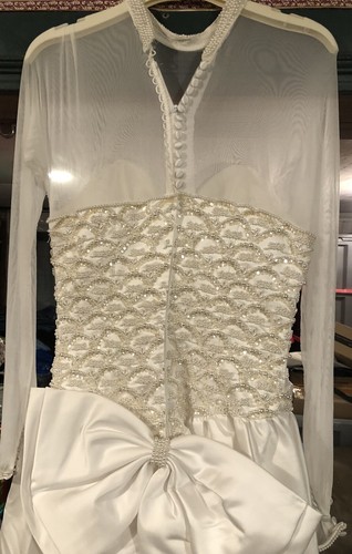 Abito da sposa perline e paillettes a maniche lunghe trasparente con treno taglia 10 - Foto 8 di 23