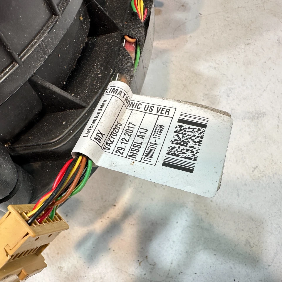 2018 Volkswagen Atlas Center Console HVAC Heater Blower Motor Housing OEM - Image 3 of 4