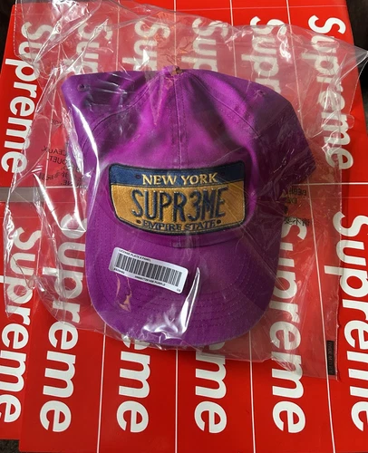 Chapeau 6 panneaux Supreme New York plaque d'immatriculation Violet SS25