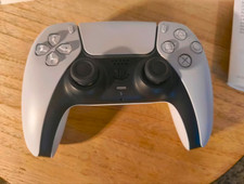 Sony DualSense Wireless Gamepad - Weiß/Schwarz