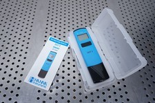Hanna Instruments Conductivity Handheld Pocket Meter  HI 98303 DiST 3