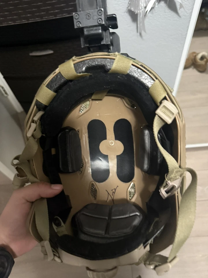 Casco Bump Corte Bajo Con Cubierta Y Montaje Visón Nocturno Incluido Foto 3 de 4