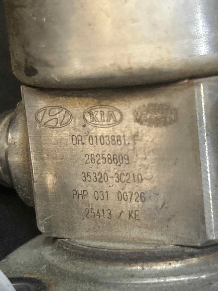 Fits 2014 KIA CADENZA Fuel Pump (engine mounted) OEM353203C210 Foto 2 de 3