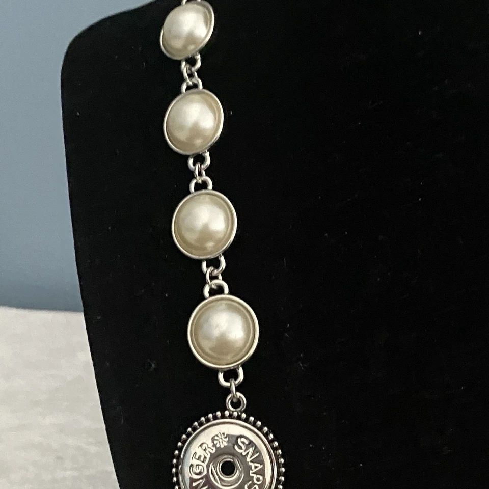 Conjunto de 3 broches de presión de collar de perlas a presión de jengibre en tono plateado con bisel de palanca Foto 3 de 4