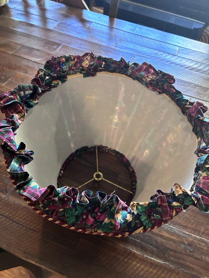 Pantalla de tela plisada vintage de Navidad con patrón de cuadros de acebo, Foto 3 de 4