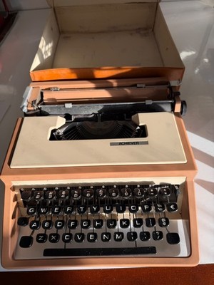 VINTAGE ACHIEVER TYPEWRITER AND CASE MADE IN SPAIN PLEASE READ