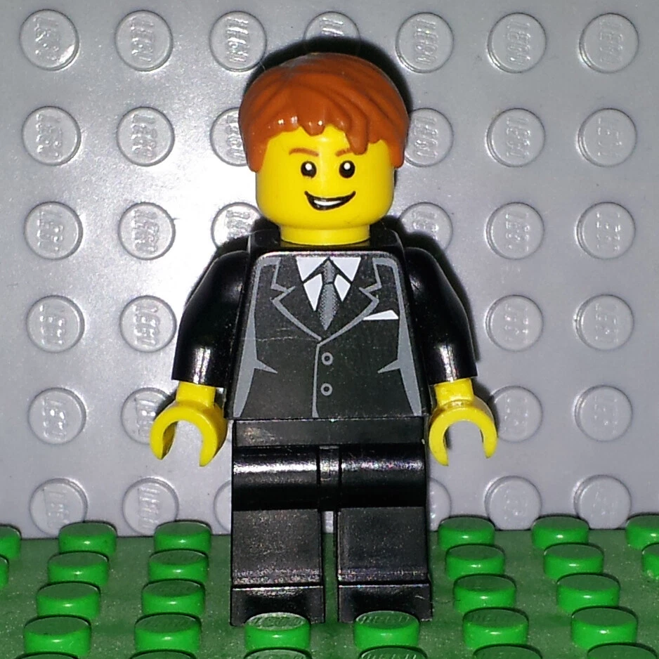 LEGO LEGO STORE EXCLUSIVE MINIFIG TLS021 LEGO STORE EMPLOYEE LIVERPOOL