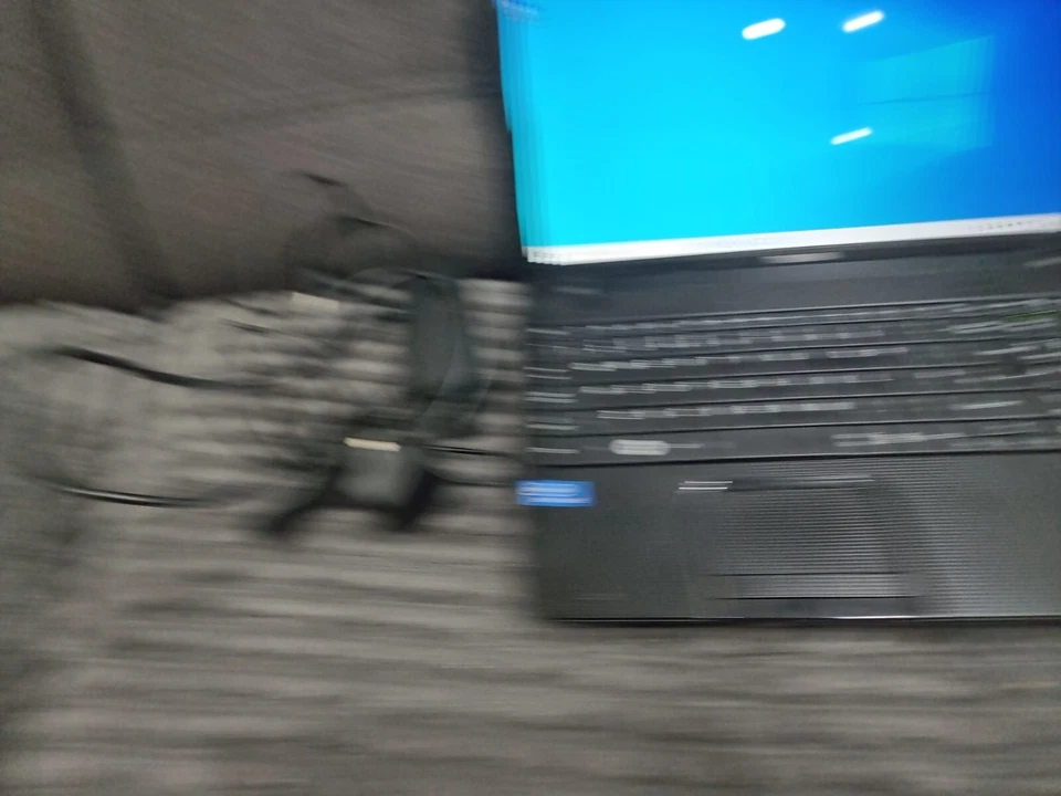 H415 Toshiba Satellite C850-10C Laptop Celeron B815 1.60GHz 4GB Ram 640GB HDMI - Image 4 of 4