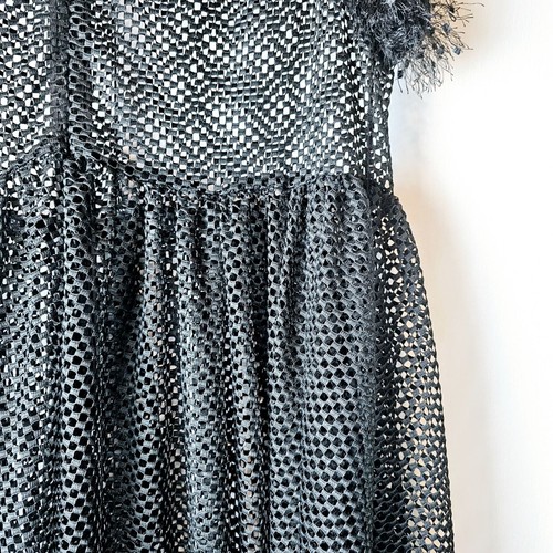 Posh Shoppe transparentes schwarzes Kleid mit Federärmeln und hohem Kragen durchgehendem Netz, 1X, neu mit Etikett - Bild 9 von 11