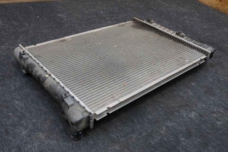 Conjunto de refrigeración del radiador del motor OEM 52474697 Chevrolet Corvette C5 1998-01 Foto 3 de 4