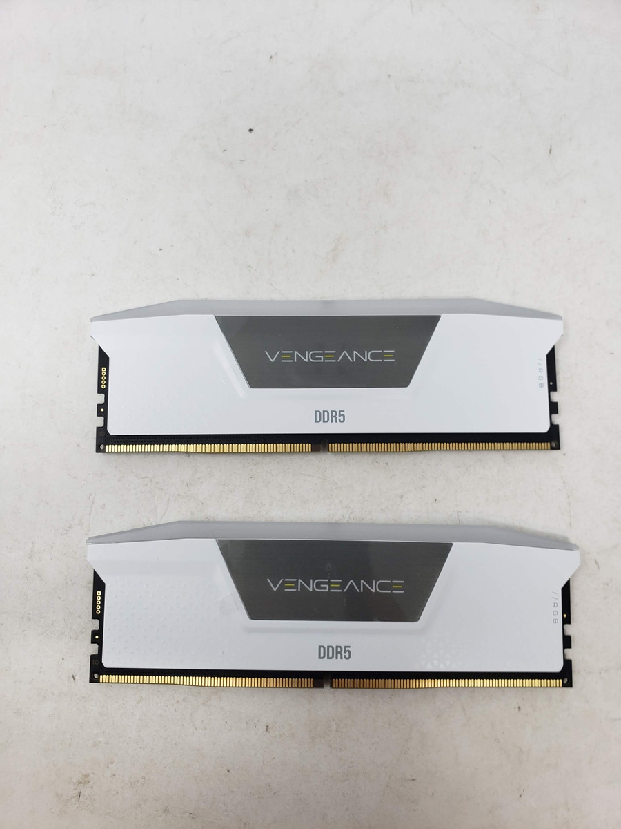 Corsair Vengeance RGB White 32GB (2x16) DDR5 5200 (AAN) 8707 Corsair Vengeance RGB White 32GB (2x16) DDR5 5200 (AAN) 8707