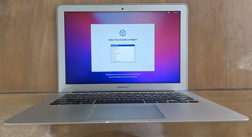 Apple MacBook Air (Intel Core i5) 13.3" (8GB DDR3, 256 GB SSD) - Mid 2017 thumbnail 2
