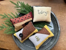 Primitive Stitchery Tidings  Bowl Fillers in Prim Colors Christmas 4 Ornies