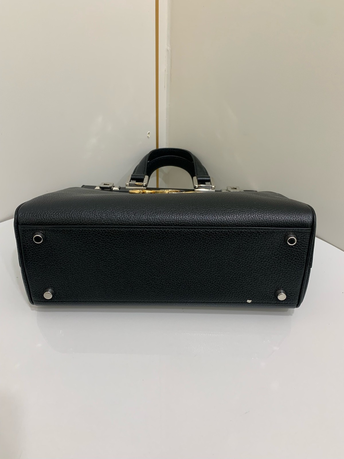 Gucci Zumi Medium Black Crossbody Bag for Everyday Use and Travel — image 5