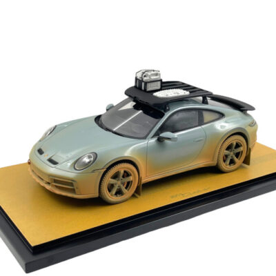 Porsche Dealer 1/18 Porsche 911 992 Dakar AHEAD Shadegreen Dir...