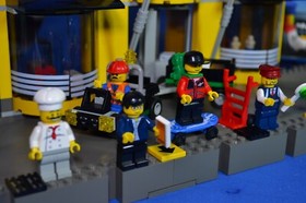 2003 LEGO World City 4513 Grand Central Station Compl. w/ Box Instruc & Minifigs