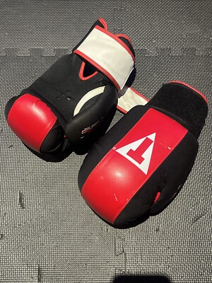 Title Boxing Gel World Bag Gloves - Red/Black Size Medium Used 14oz