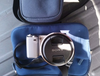 Sony Alpha NEX-3 14.2MP Mirrorless Digital Camera