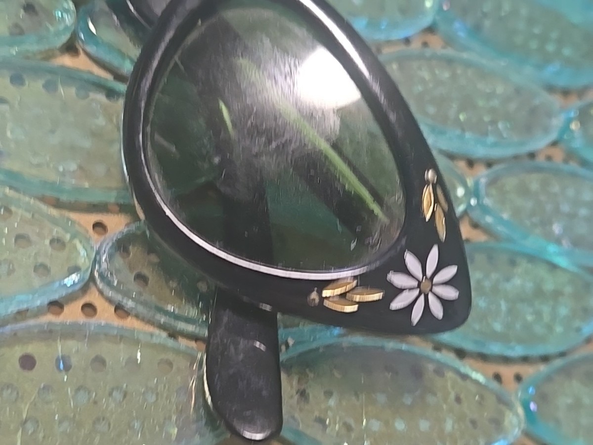 Vintage FG Cat Eye  Sunglasses Black Frame Women’s Cat Eye Cool! View 2