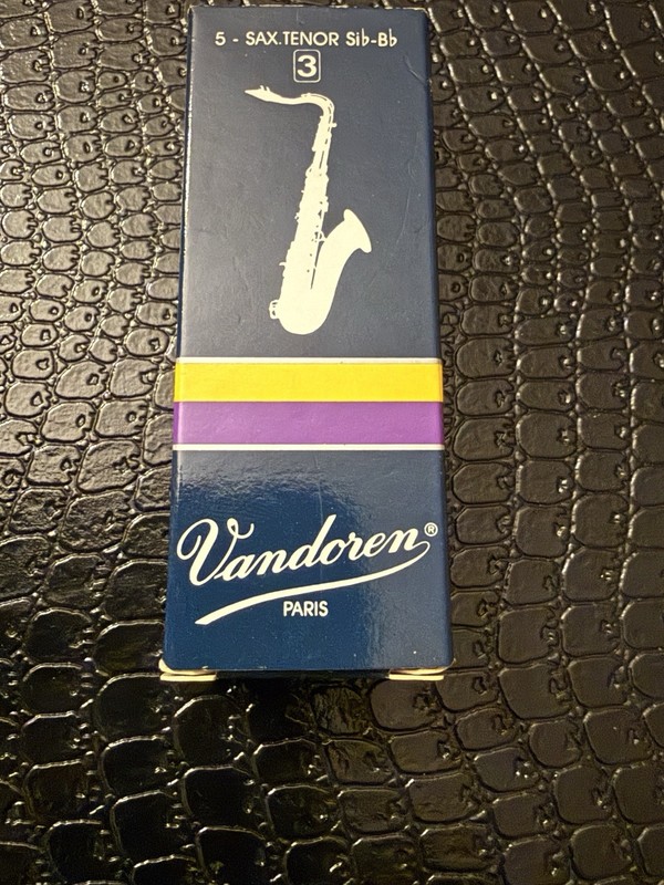 Vandoren Traditional Tenor Sax Reeds - #3 Strength – Box of 5 - Opened Box