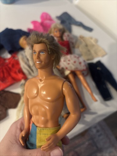 Huge Lot Vintage Barbies and Ken from 1960s And Lots Of Clothes - Bild 8 von 8