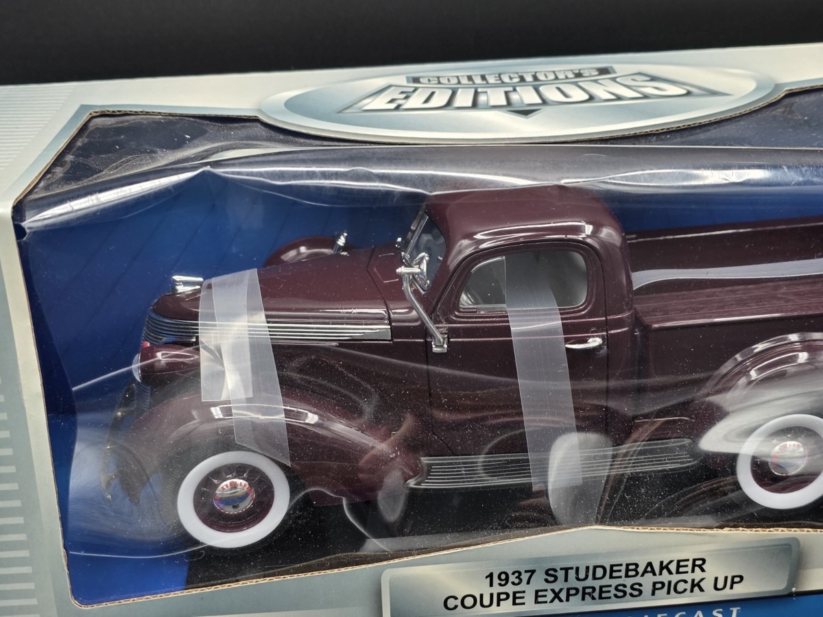 Road Signature 1937 Studebaker Coupe Express Pickup Truck 1:18