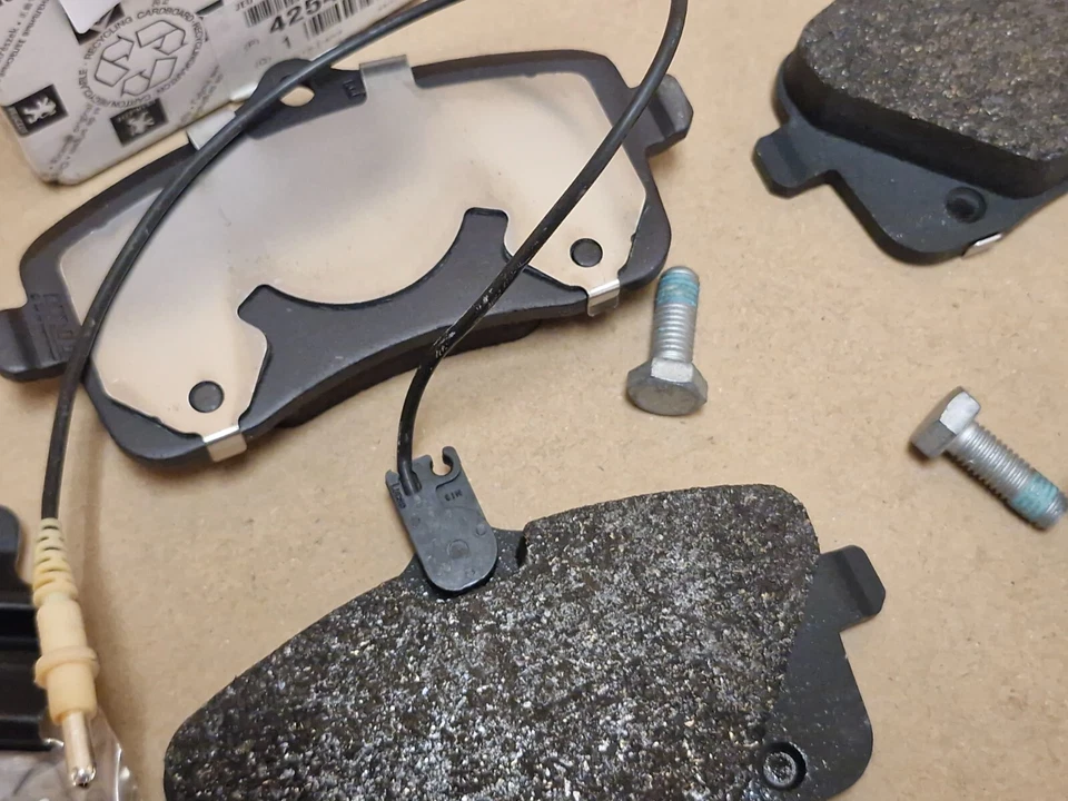 Peugeot 407 2004-2011 1.6 HDi 1.8 2.0 Front Brake Pad Set 425422 Genuine NEW OEM - Image 4 of 4