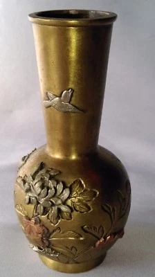 VASE ART NOUVEAU EN BRONZE EN RELIEF A DÉCOR D'OISEAUX ET DE FLEURS - Photo 1/4
